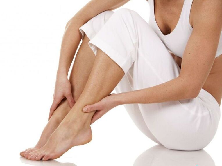simptomi proširenih vena na nogama